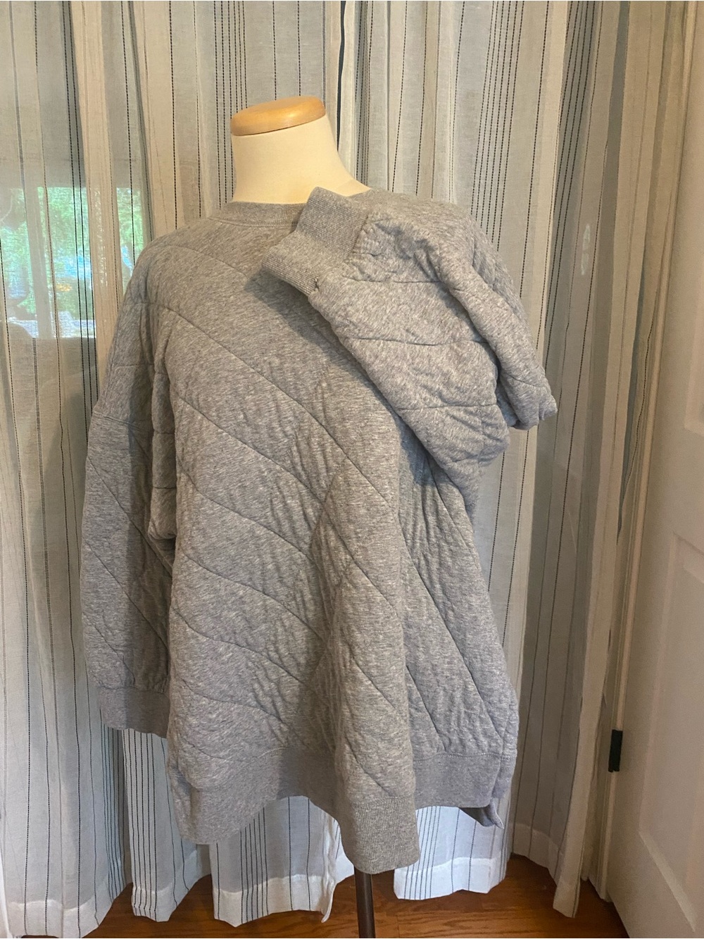 Old Navy Quilted Crewneck Sweater/Sweatshirt - Heather Gray